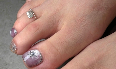 Beautiful Toenail Polish Designs 2025 That Make Your Feet Stand Out