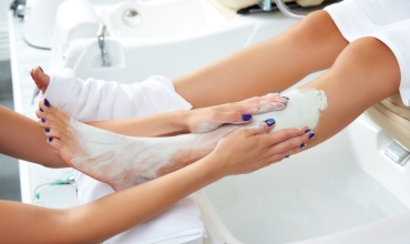 How to nourish toenails while traveling or walking a lot